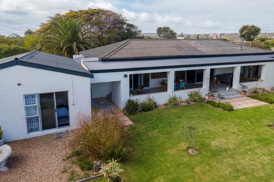 4 Bedroom Property for Sale in Middedorp Western Cape